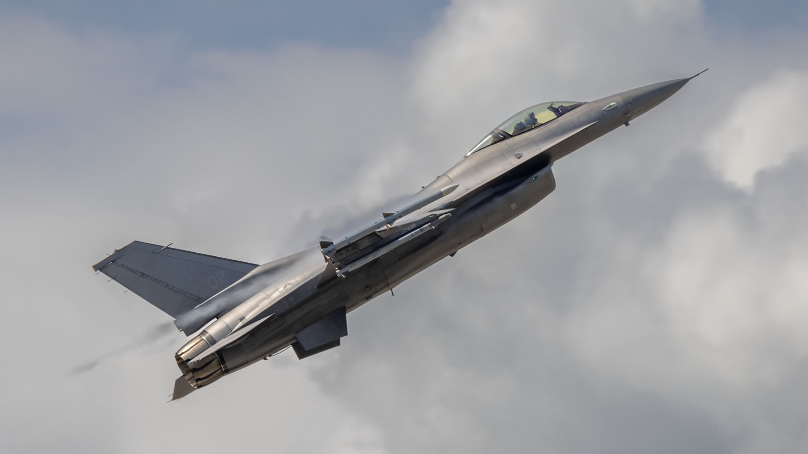 2 Defense Stocks Leading the Way and 1 Lagging…For Now