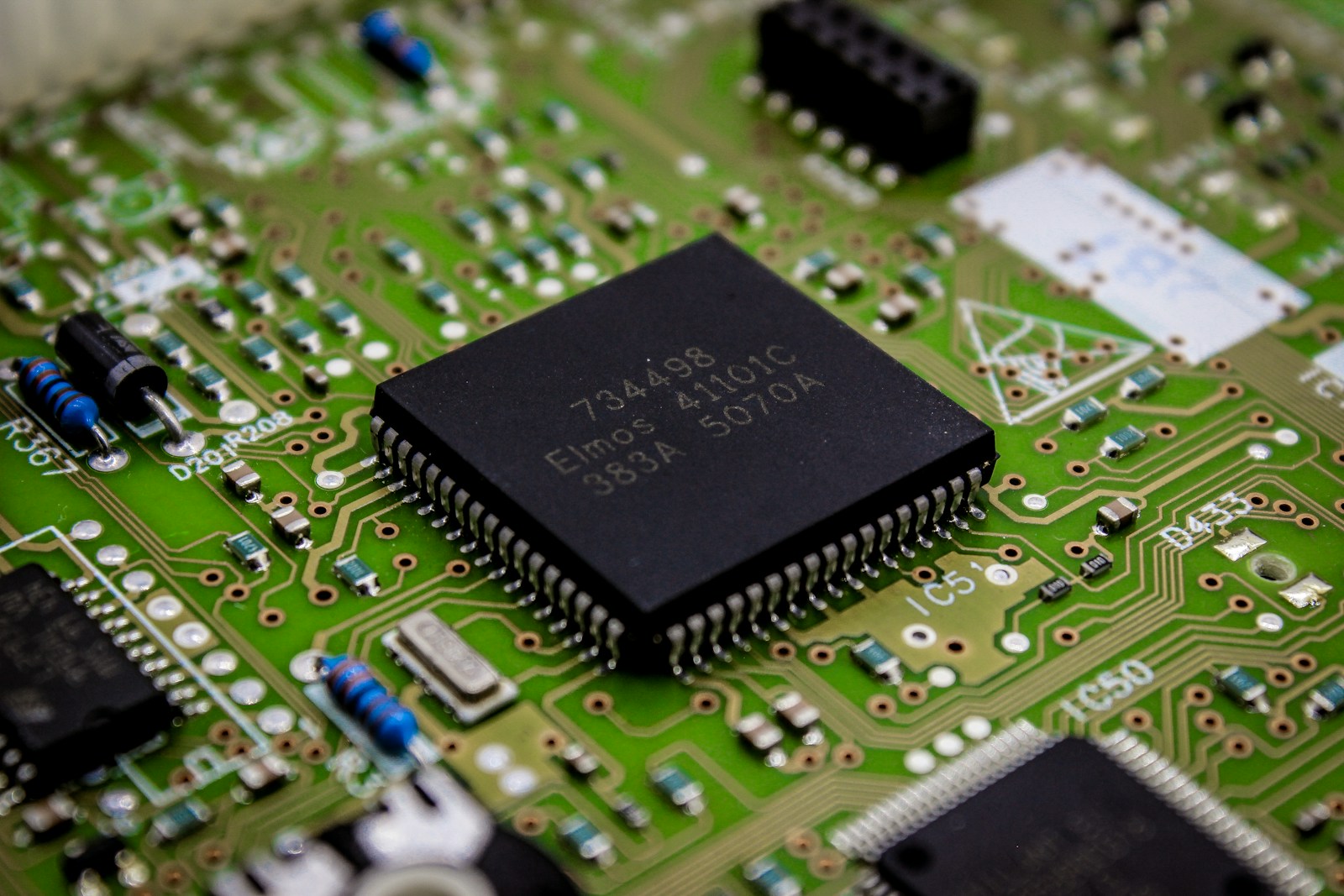 The AI Manufacturing Crisis Buried Inside Applied Materials Q2 Earnings