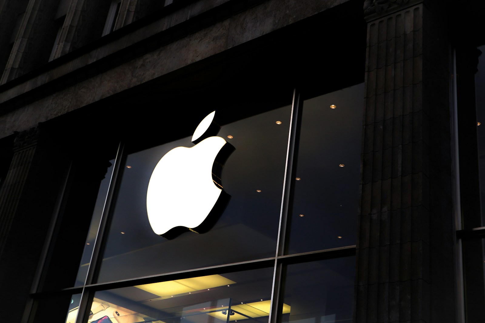 Why It’s Best to Avoid Apple Near-Term