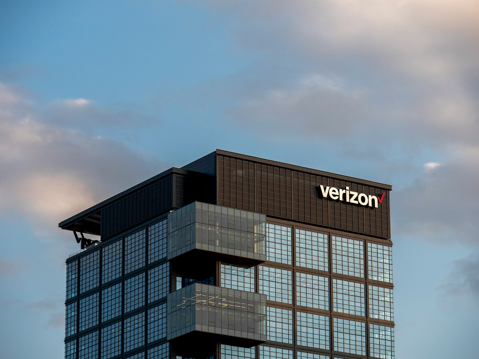 Verizon Stock: Solid Dividend Pick for a Shifting Market