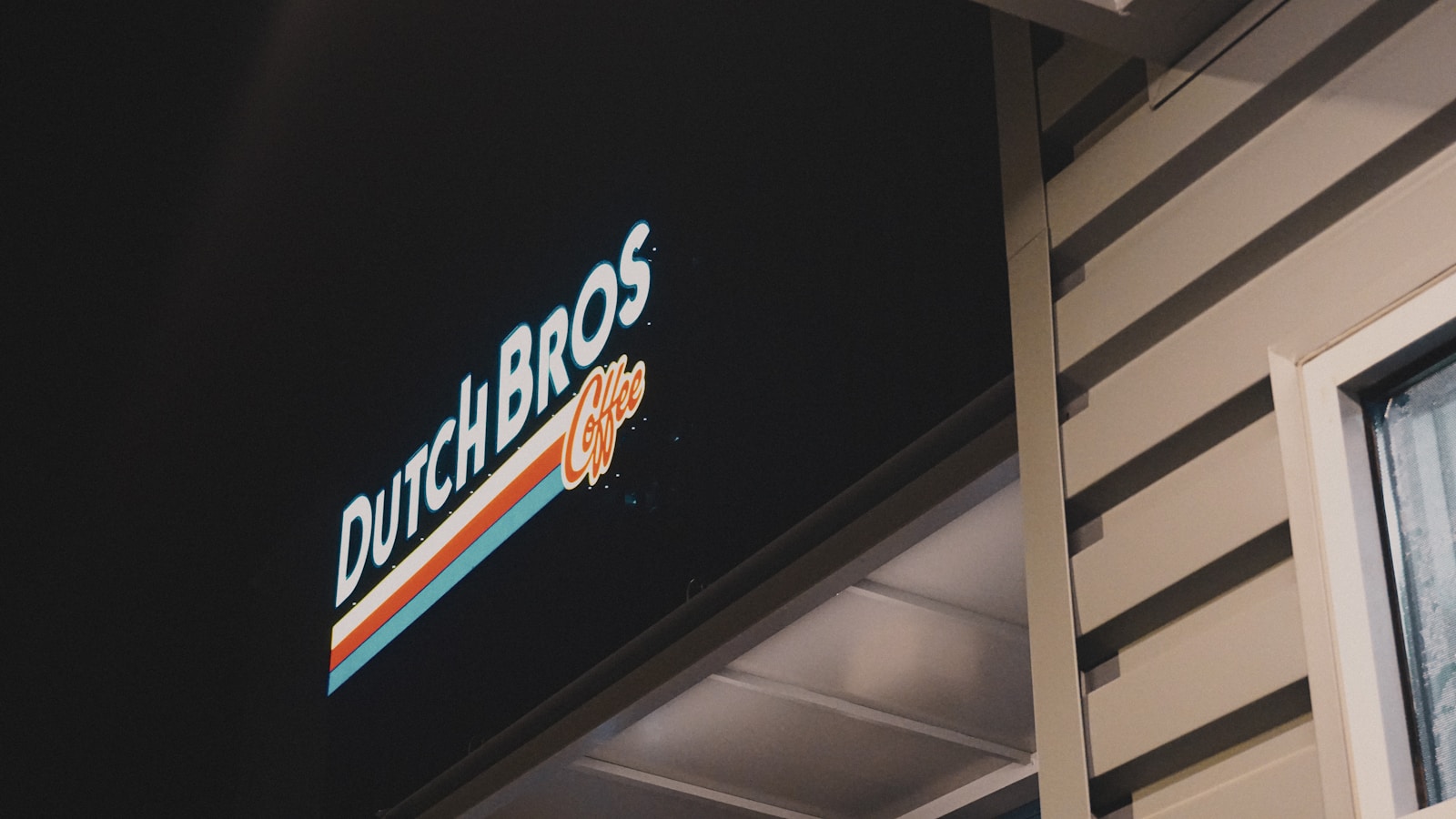 Starbucks or Dutch Bros: Which Coffee Stock Is a Better Buy?