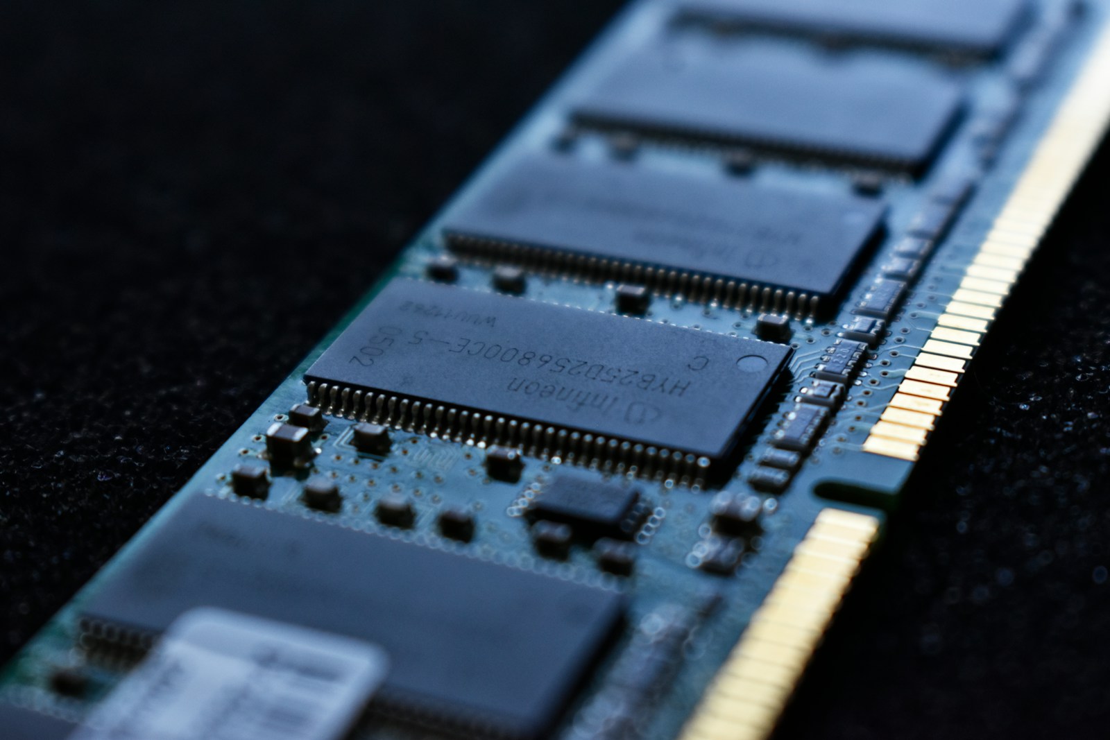 Micron Q4 Earnings: 3 Powerful Signals Investors Need to Watch