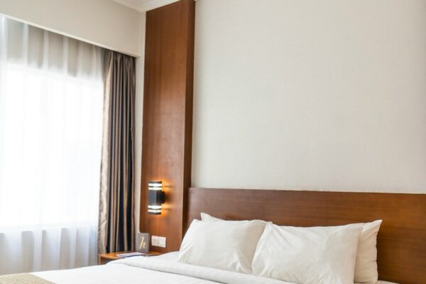 Hotel Stocks Still Shine, but Q4 May Not Be the Time to Check In