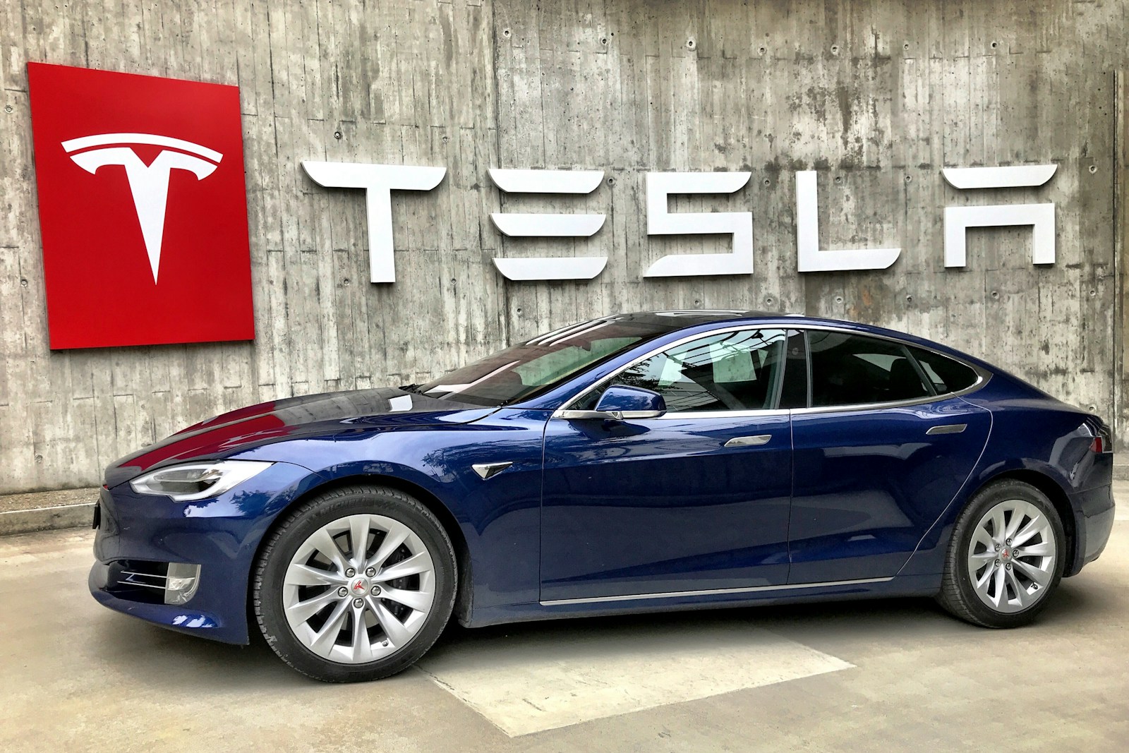 Tesla’s $43.5 Billion Cash Pile Faces a High-Stakes AI Test