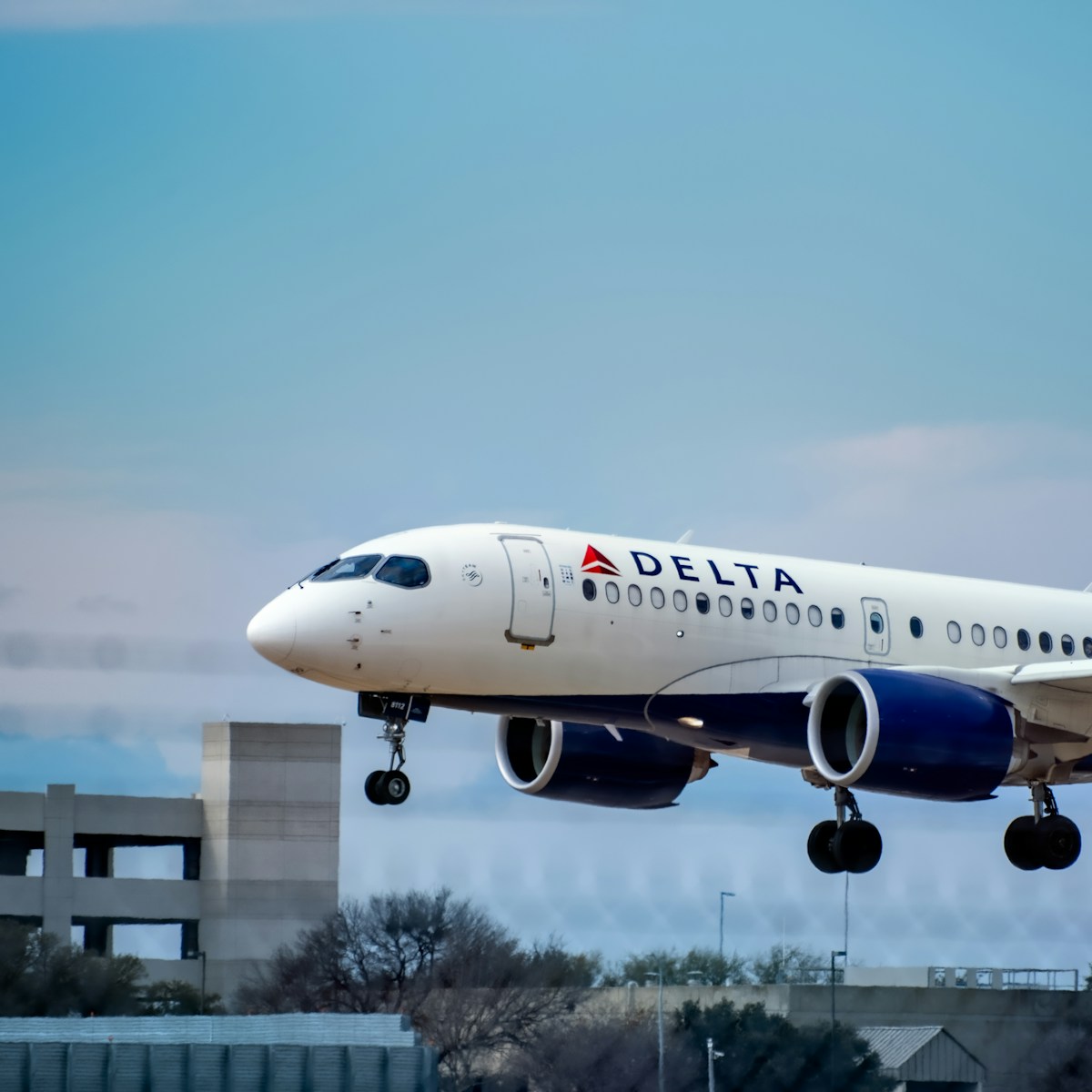Delta Takes a Profit Hit Even as Premium Travel Booms